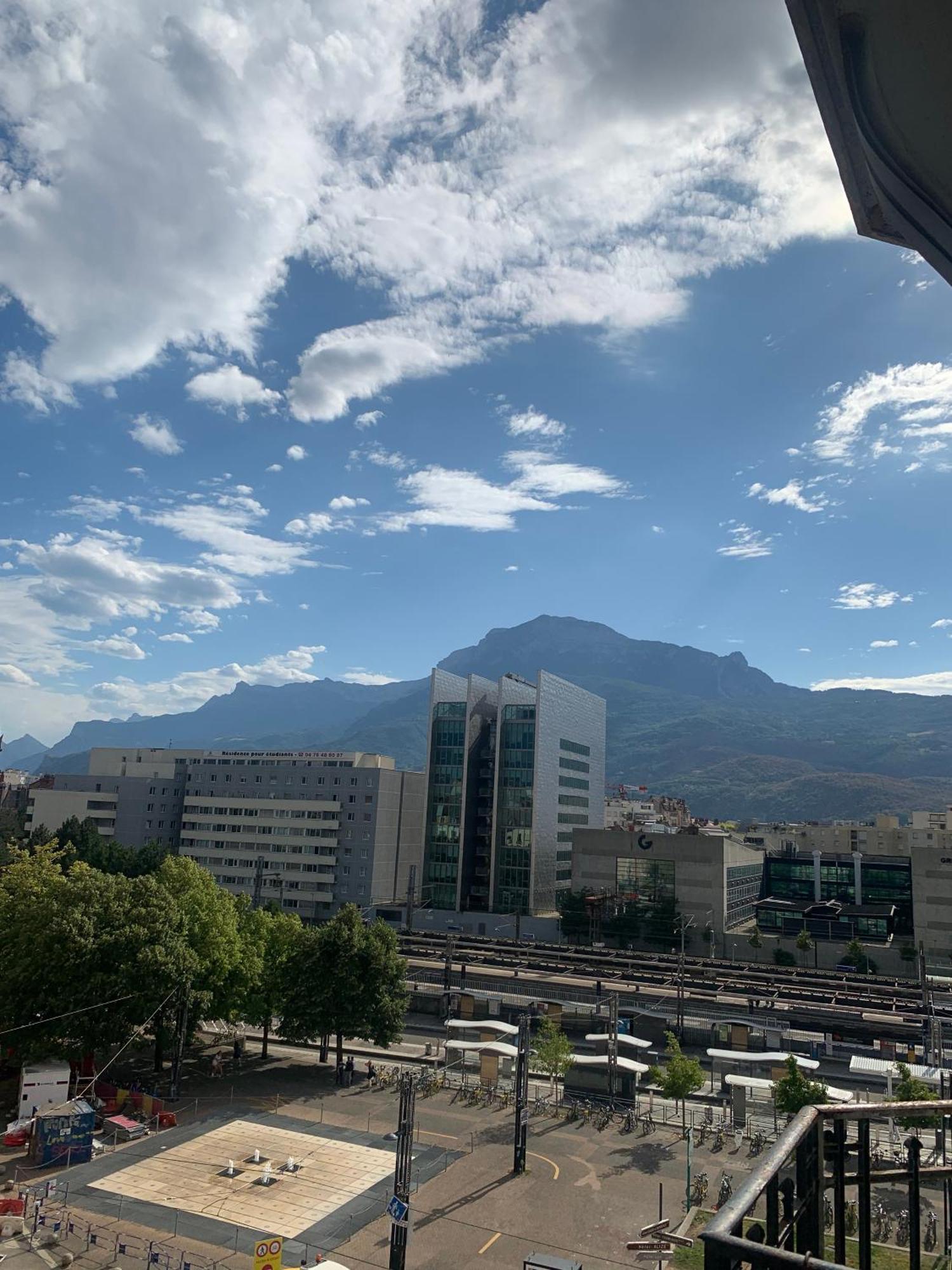 Campanile Grenoble Centre Gare Hotel Exterior photo