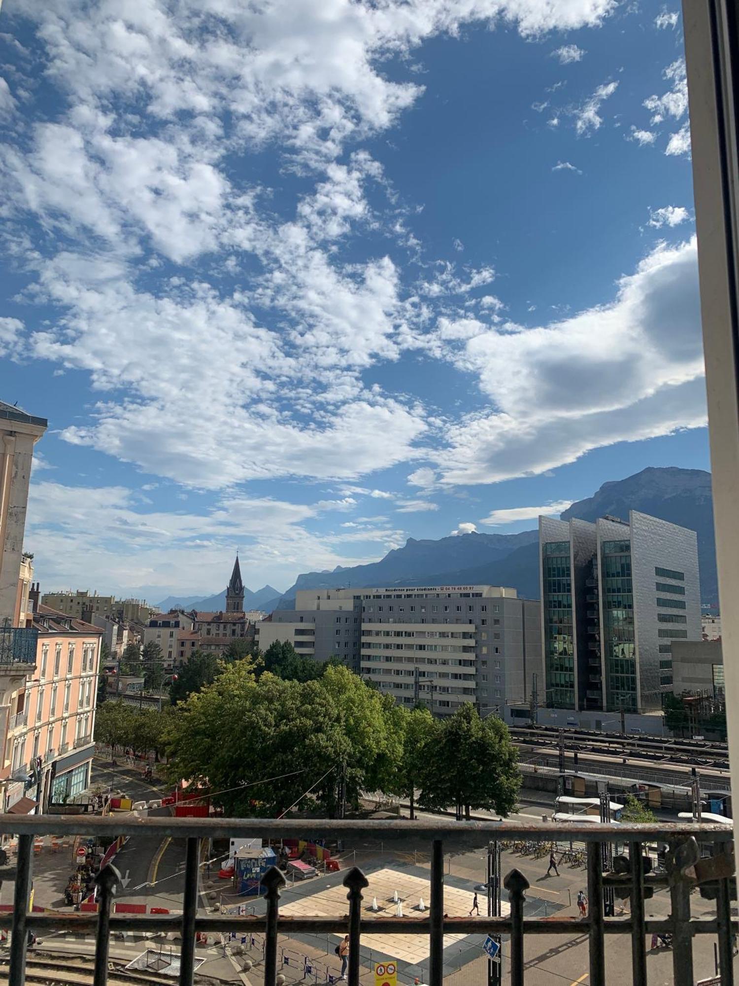 Campanile Grenoble Centre Gare Hotel Exterior photo