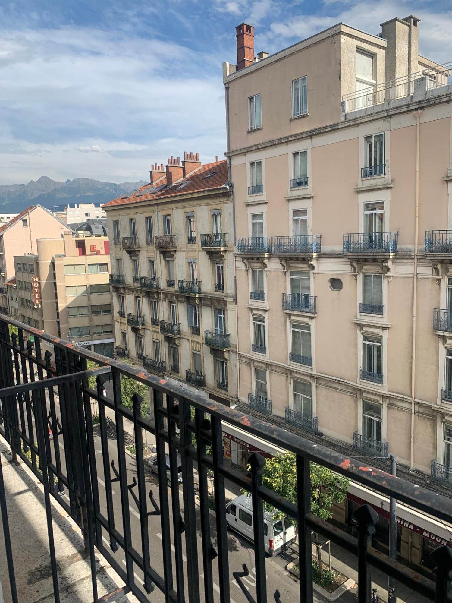 Campanile Grenoble Centre Gare Hotel Exterior photo