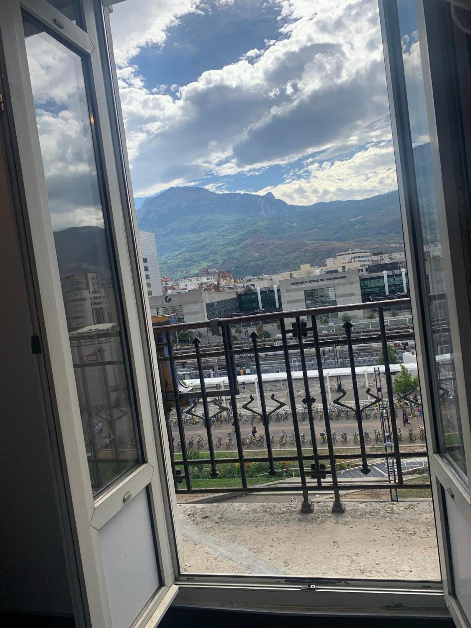 Campanile Grenoble Centre Gare Hotel Exterior photo