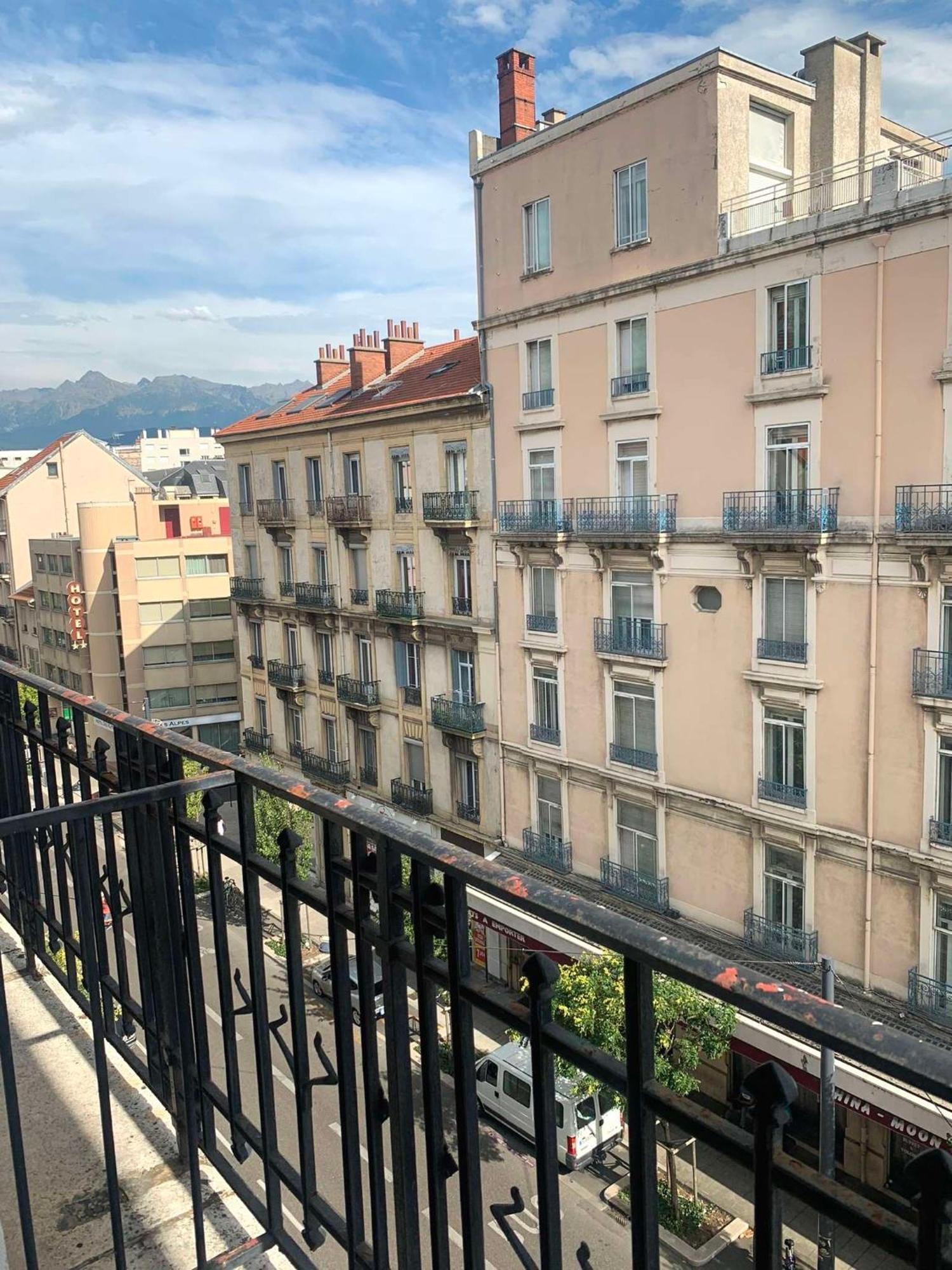 Campanile Grenoble Centre Gare Hotel Exterior photo