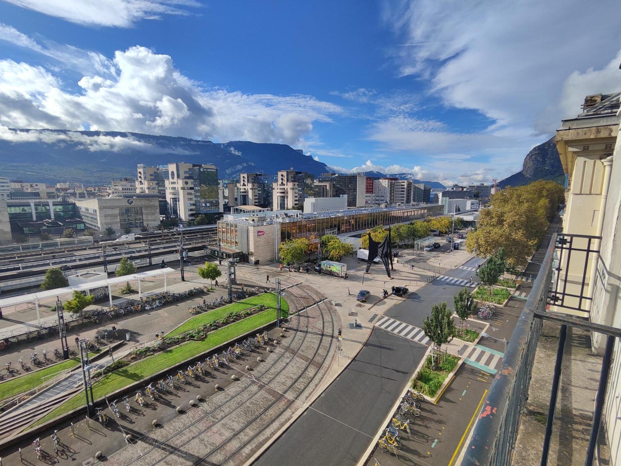 Campanile Grenoble Centre Gare Hotel Exterior photo